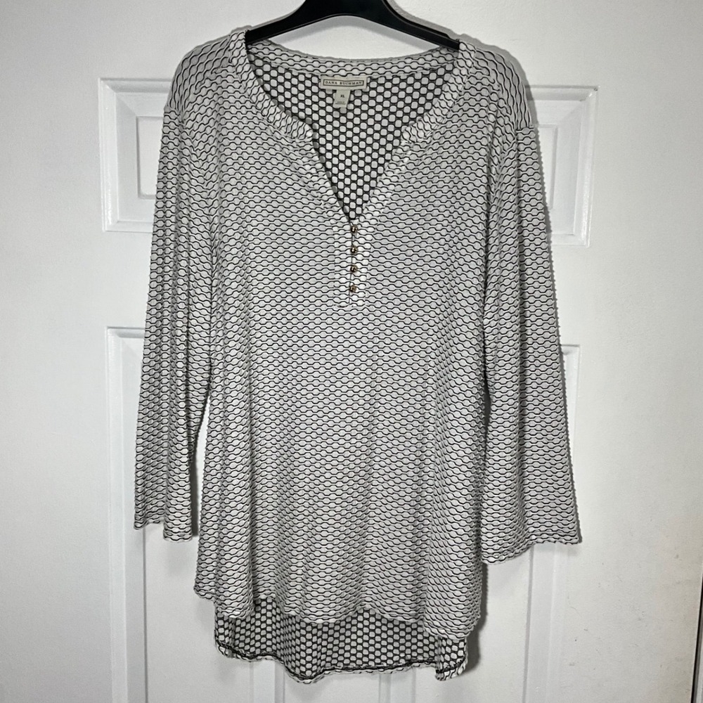 Dana Buchman Black White Geometric Textured Top XL Gold Button High Low Hem